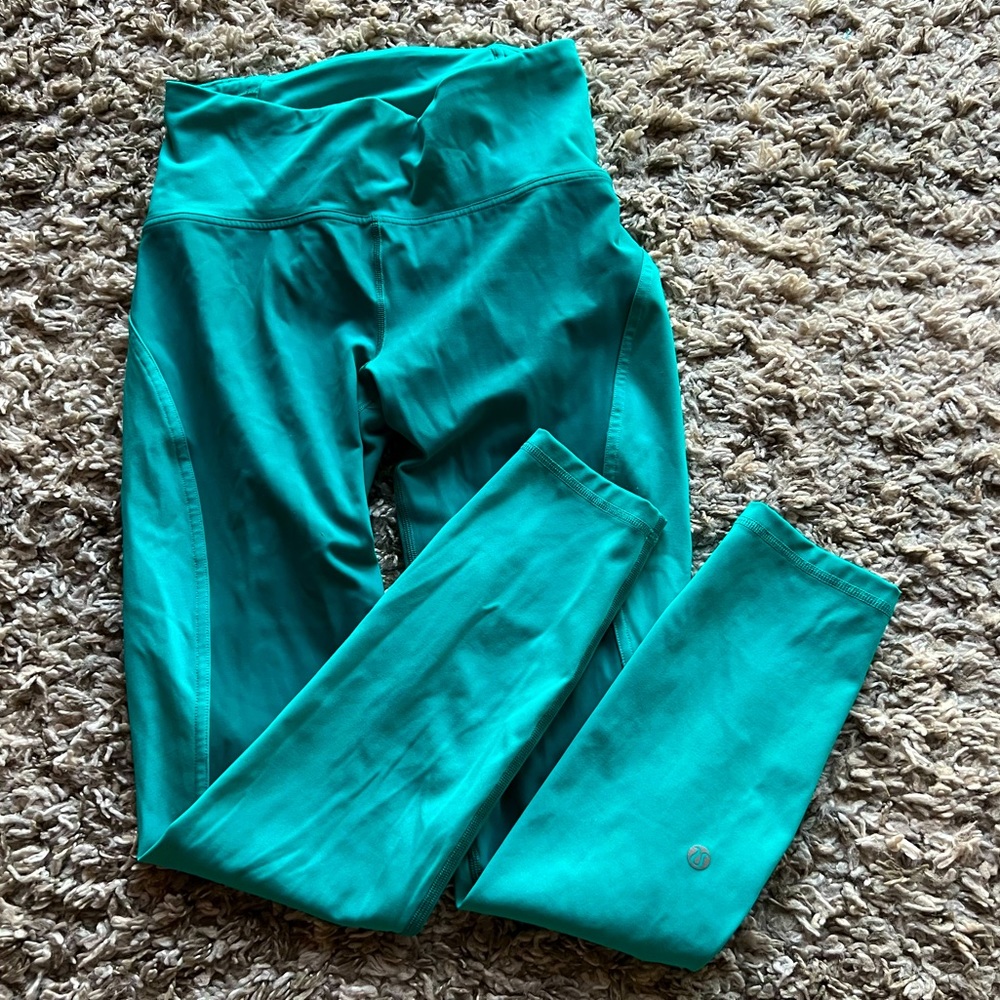 Lululemon leggings size 6!💙